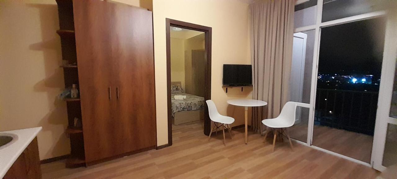 Flat Appartement Tbilisi Buitenkant foto